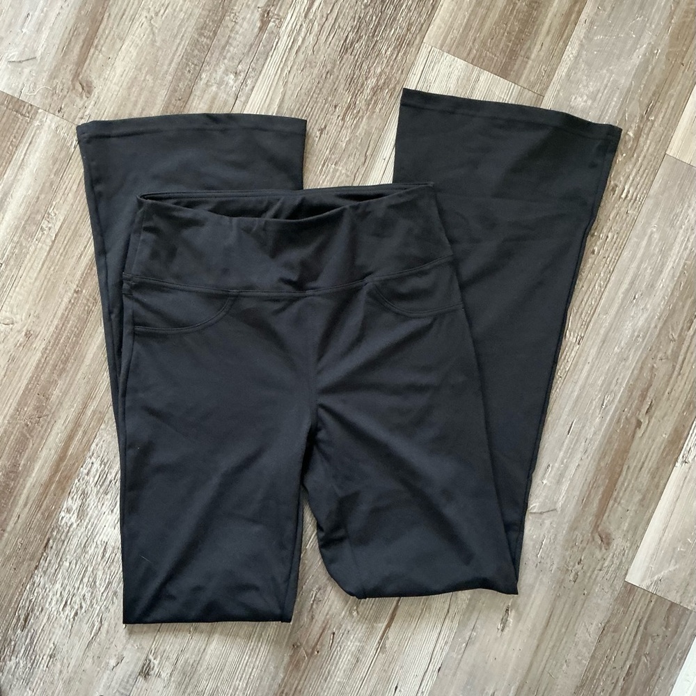 NWOT Halara Flare Leggings Medium